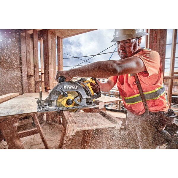 Cordless Worm Drive Style Saw